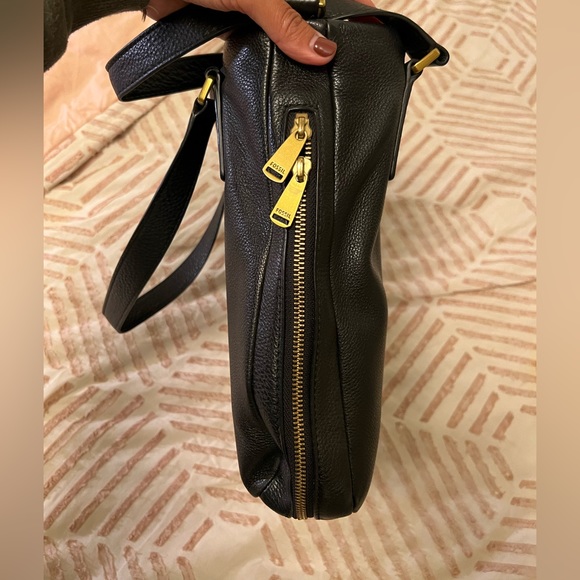 Fossil. Leather black shoulder bag with gold zipper extension detail. Black. - Picture 5 of 8